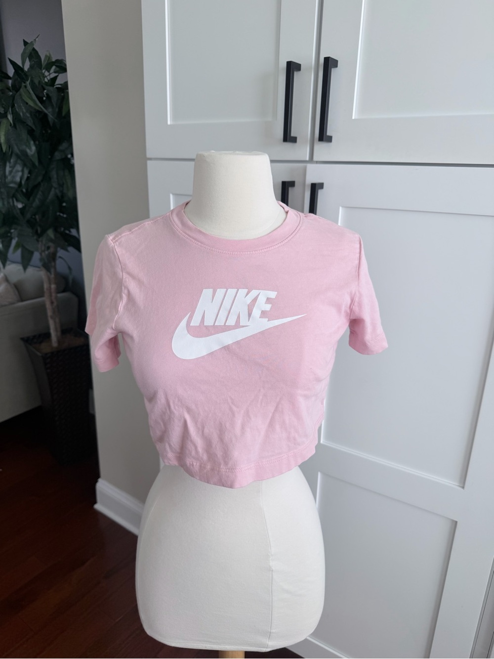 Nike Sportswear Big Kids' (Girls') Cropped T-Shirt Baby Pink Medium 8/10